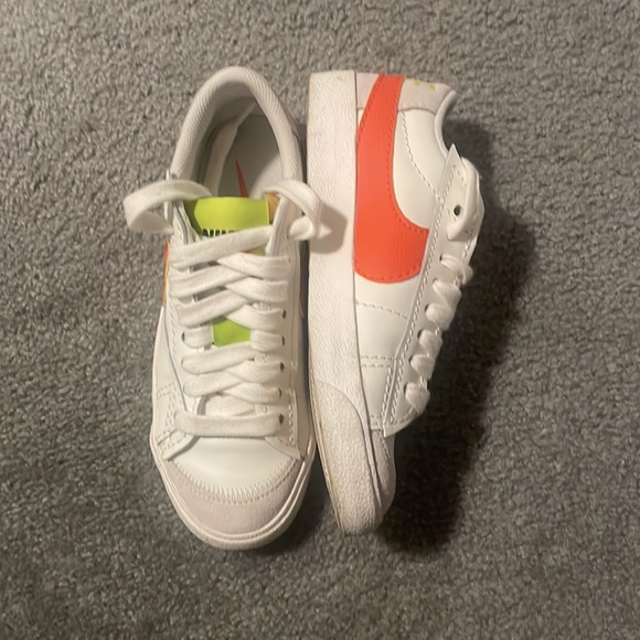 Low cut Nike blazer sneakers size 8 - Picture 3 of 7